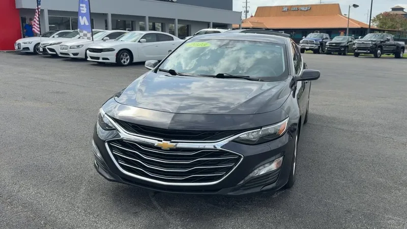 2023 Chevrolet Malibu LT, photo 2