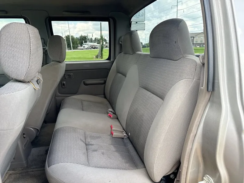 2004 Nissan Frontier XE, photo 11