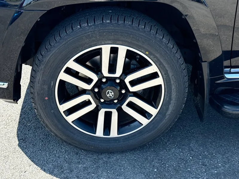 2020 Toyota 4Runner Limited, photo 2