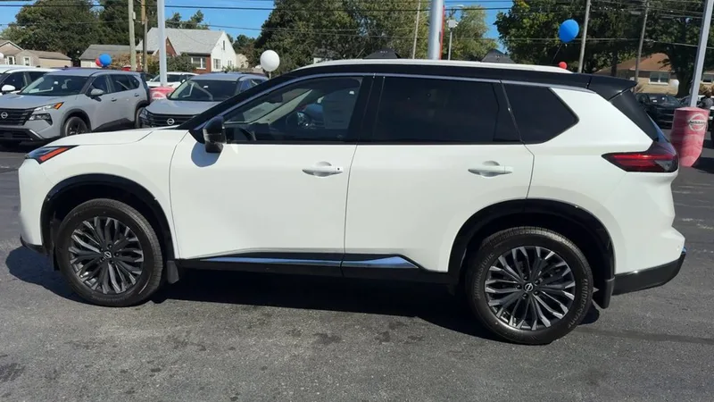 2026 Nissan Rogue Platinum, photo 4