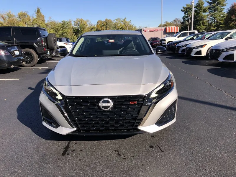 2025 Nissan Altima SR, photo 16