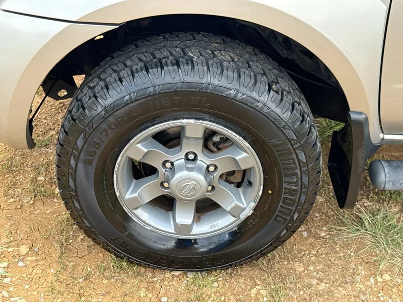 2004 Nissan Frontier XE, photo 2