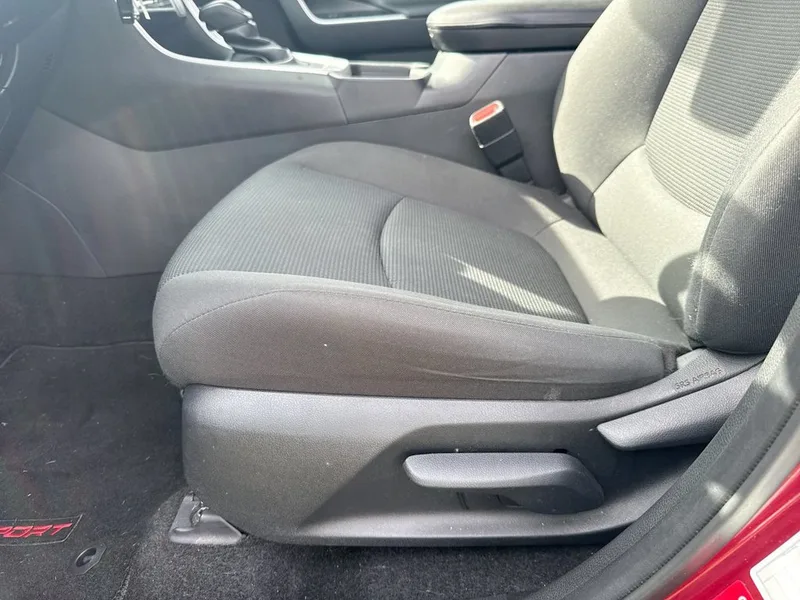 2021 Toyota RAV4 LE, photo 22