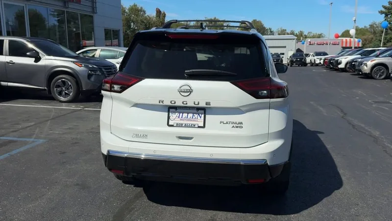 2026 Nissan Rogue Platinum, photo 6