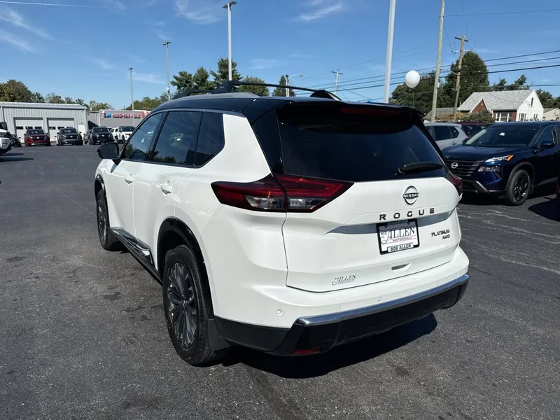 2026 Nissan Rogue Platinum, photo 12