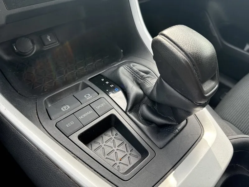 2021 Toyota RAV4 LE, photo 26