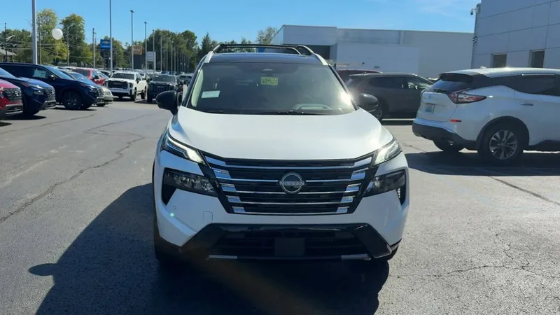 2026 Nissan Rogue Platinum, photo 2