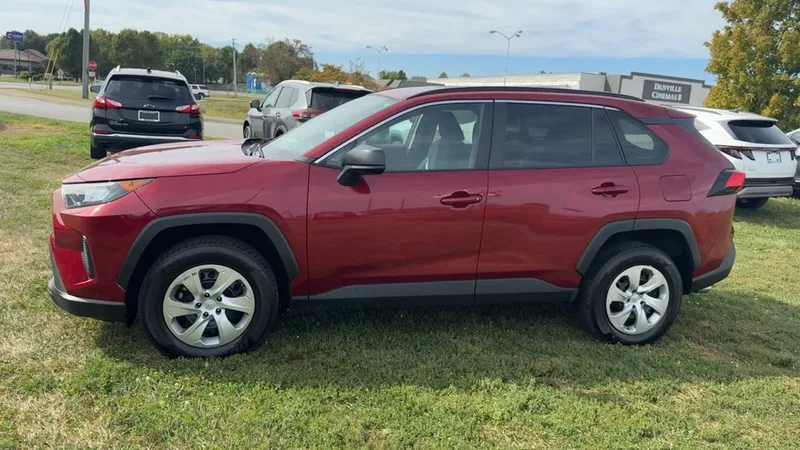 2021 Toyota RAV4 LE, photo 3