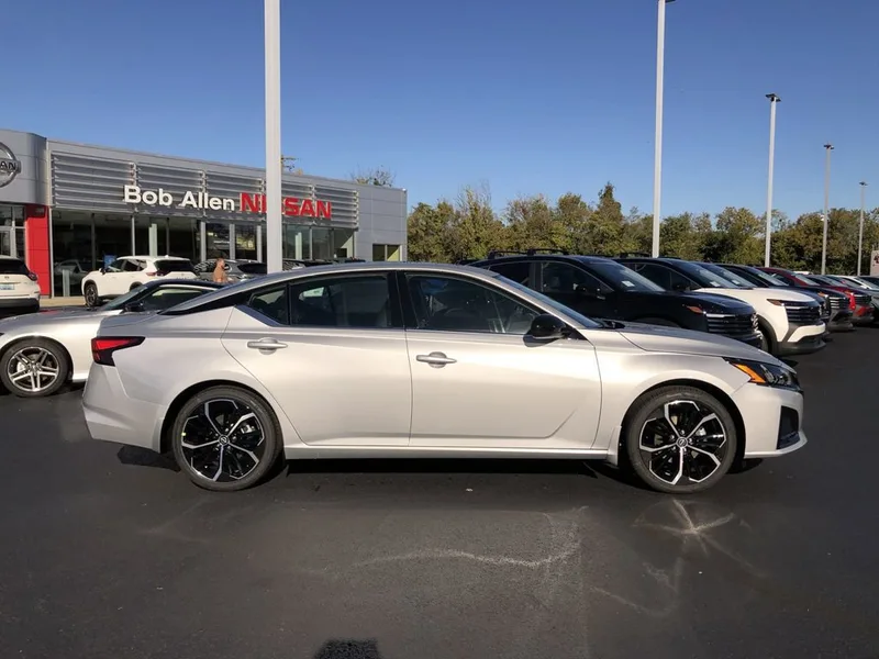2025 Nissan Altima SR, photo 14