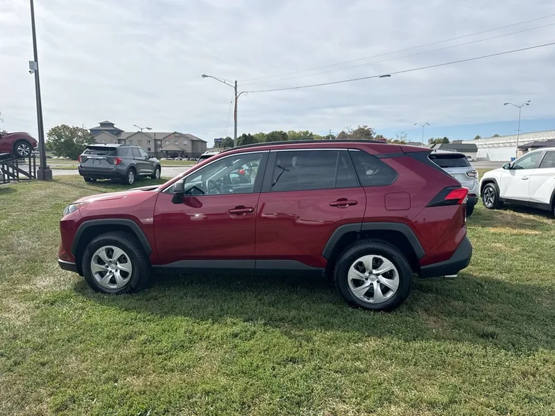 2021 Toyota RAV4 LE, photo 11